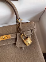 Hermes Kelly Retourne 25 Handmade Bag In Taupe Clemence Leather - Image 8