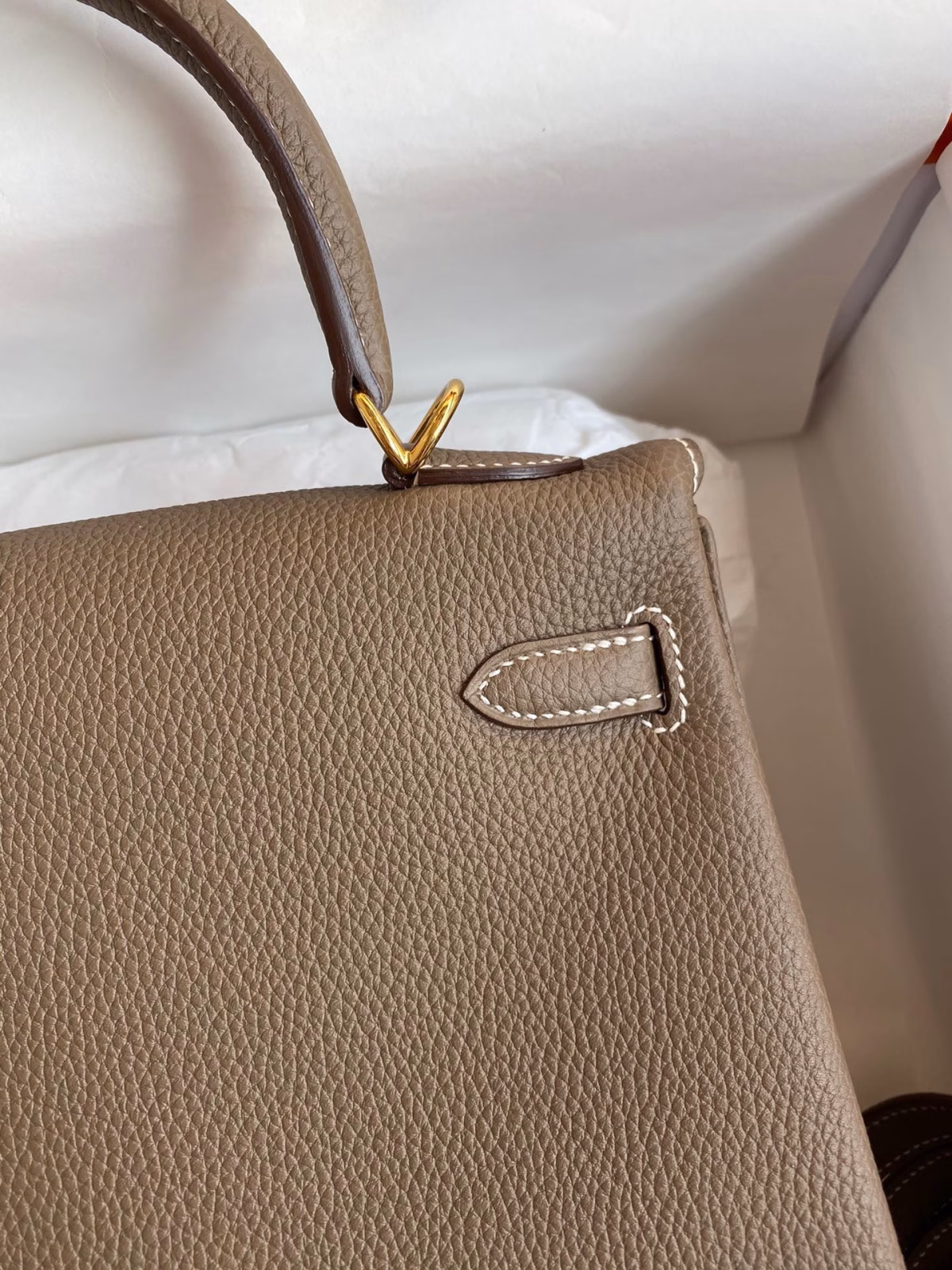 Hermes Kelly Retourne 25 Handmade Bag In Taupe Clemence Leather - Image 2