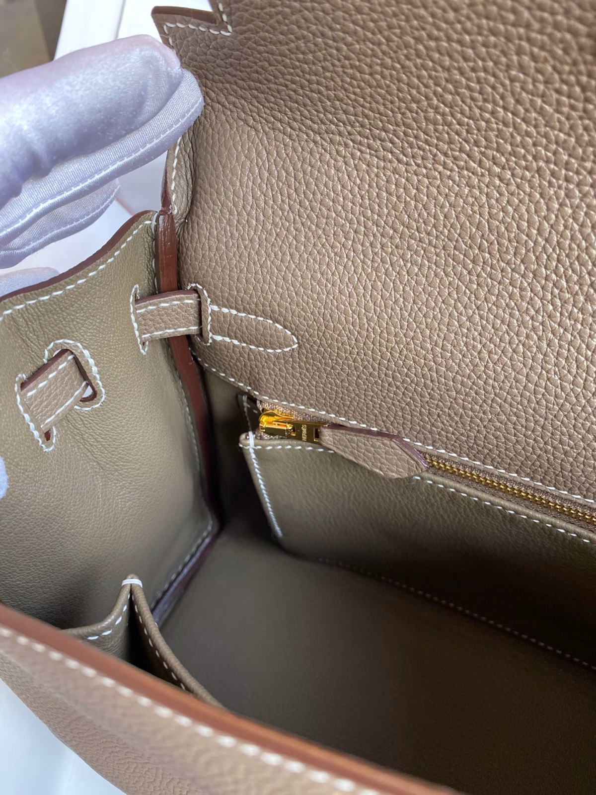 Hermes Kelly Retourne 25 Handmade Bag In Taupe Clemence Leather - Image 7