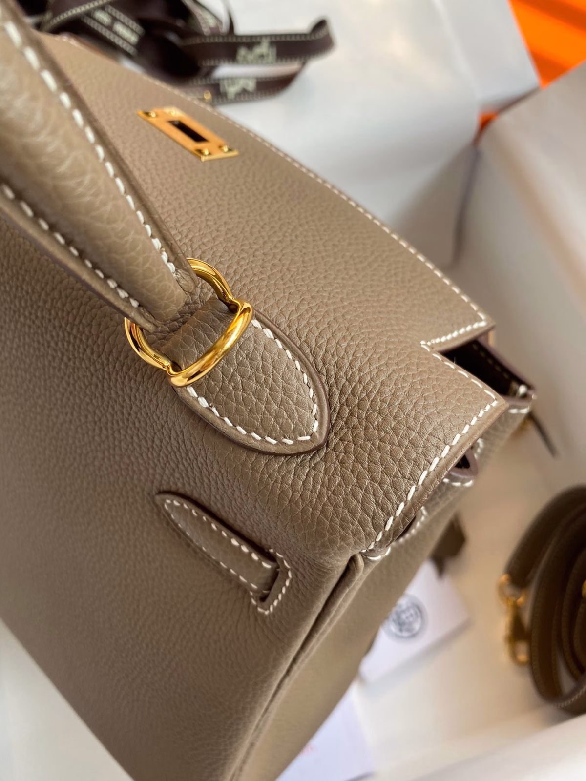 Hermes Kelly Retourne 25 Handmade Bag In Taupe Clemence Leather - Image 6