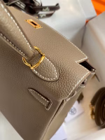Hermes Kelly Retourne 25 Handmade Bag In Taupe Clemence Leather - Image 6