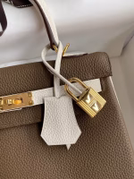 Hermes Kelly Retourne 25 Bicolor Bag in Taupe and Craie Clemence Calfskin - Image 7