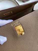 Hermes Kelly Retourne 25 Bicolor Bag in Taupe and Craie Clemence Calfskin - Image 3