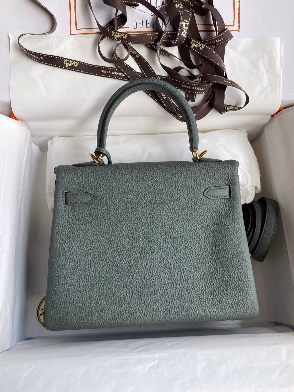 Hermes Kelly Retourne 25 Handmade Bag In Vert Amande Clemence Leather - Image 8