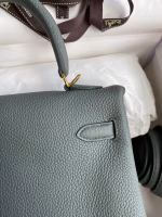 Hermes Kelly Retourne 25 Handmade Bag In Vert Amande Clemence Leather - Image 3