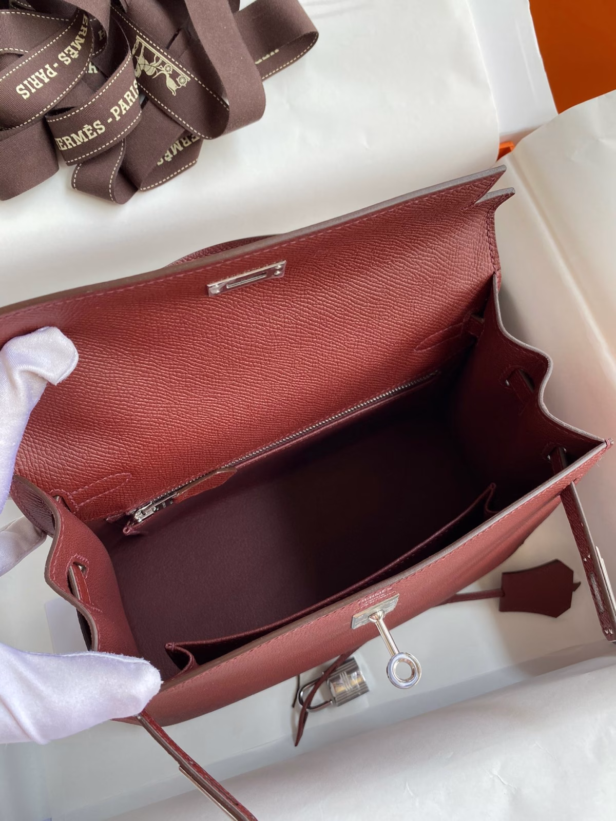 Hermes Kelly Sellier 25 Handmade Bag In Bordeaux Epsom Calfskin - Image 7