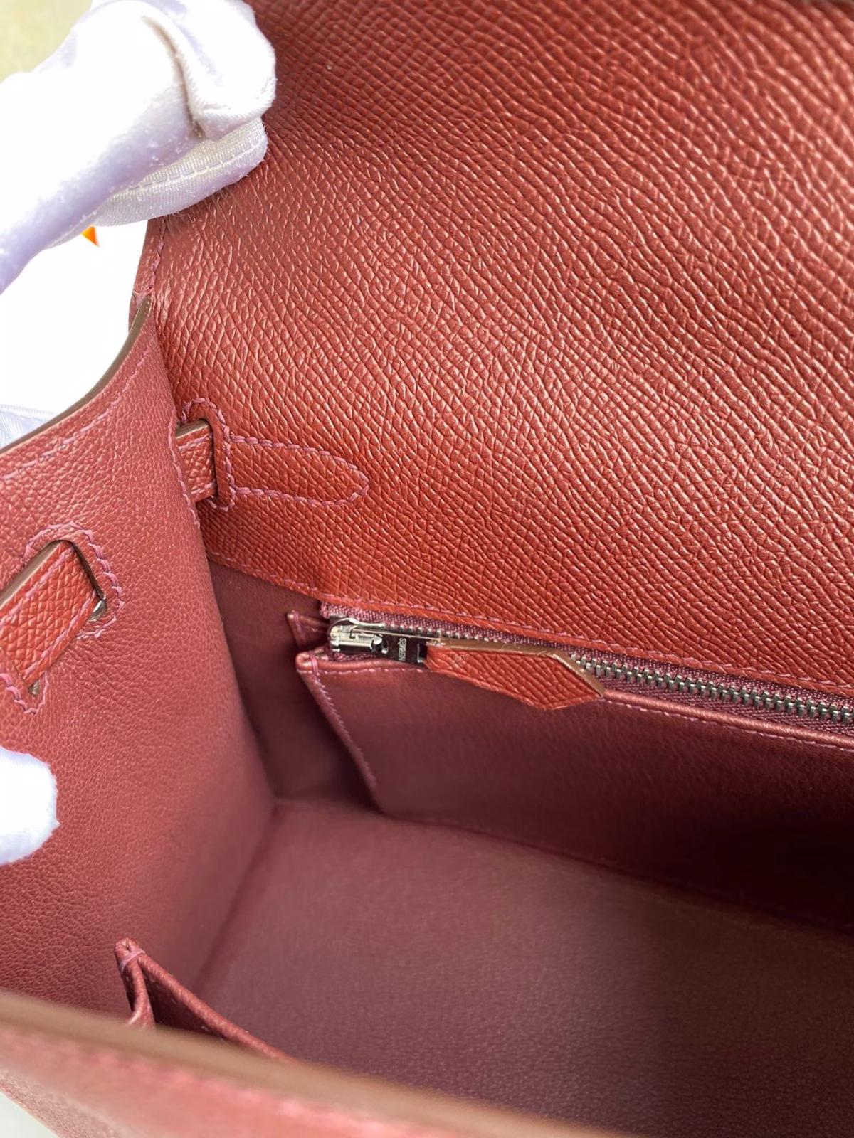 Hermes Kelly Sellier 25 Handmade Bag In Bordeaux Epsom Calfskin - Image 5