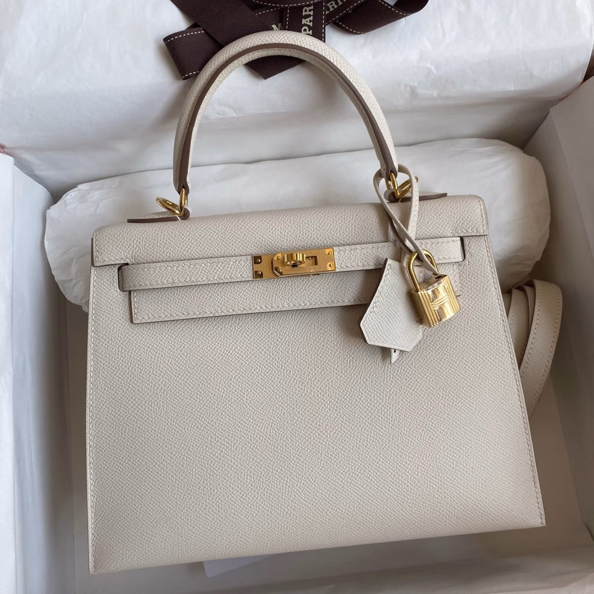 Hermes Kelly Sellier 25 Handmade Bag In Craie Epsom Calfskin - Image 1