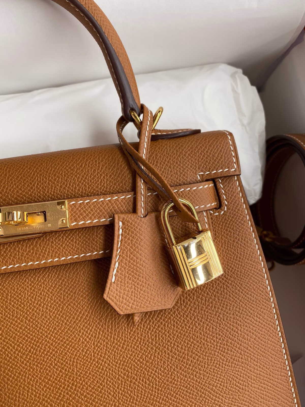 Hermes Kelly Sellier 25 Handmade Bag In Gold Epsom Calfskin - Image 5