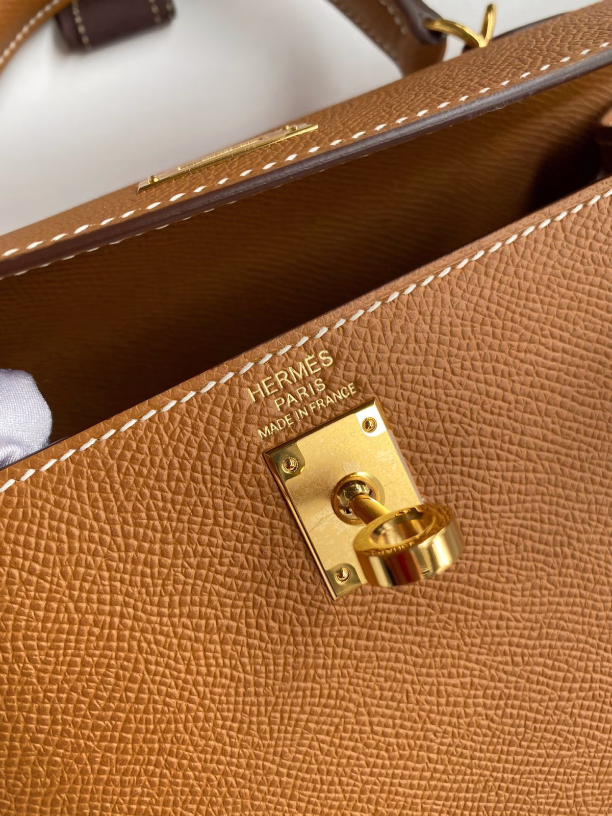 Hermes Kelly Sellier 25 Handmade Bag In Gold Epsom Calfskin - Image 6