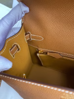 Hermes Kelly Sellier 25 Handmade Bag In Gold Epsom Calfskin - Image 4