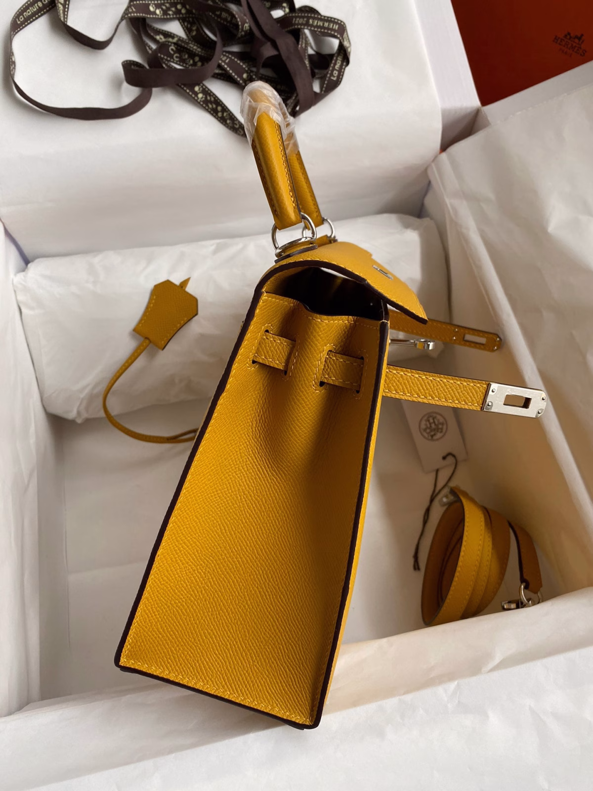 Hermes Kelly Sellier 25 Handmade Bag In Jaune Ambre Epsom Calfskin - Image 3