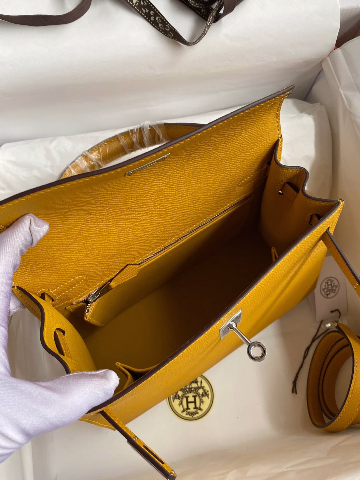 Hermes Kelly Sellier 25 Handmade Bag In Jaune Ambre Epsom Calfskin - Image 2