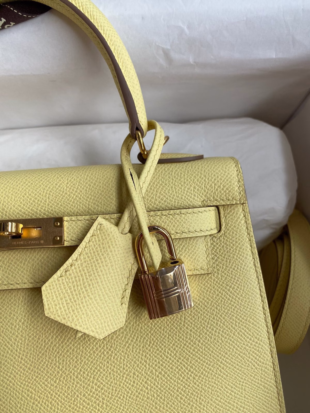 Hermes Kelly Sellier 25 Handmade Bag In Jaune Poussin Epsom Calfskin - Image 5