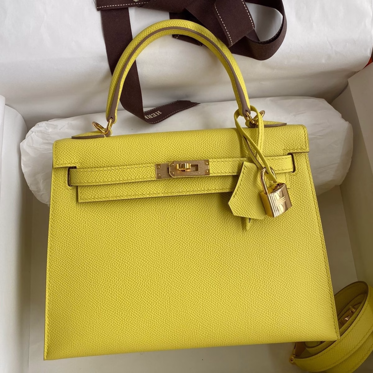 Hermes Kelly Sellier 25 Handmade Bag In Lime Epsom Calfskin - Image 1
