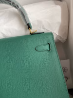 Hermes Kelly Sellier 25 Handmade Bag In Malachite Epsom Calfskin - Image 3