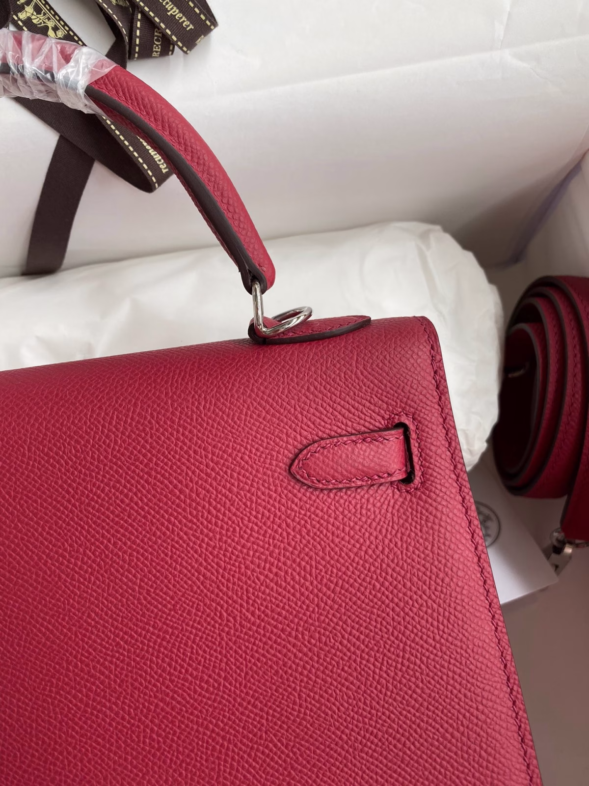 Hermes Kelly Sellier 25 Handmade Bag In Ruby Epsom Calfskin - Image 4
