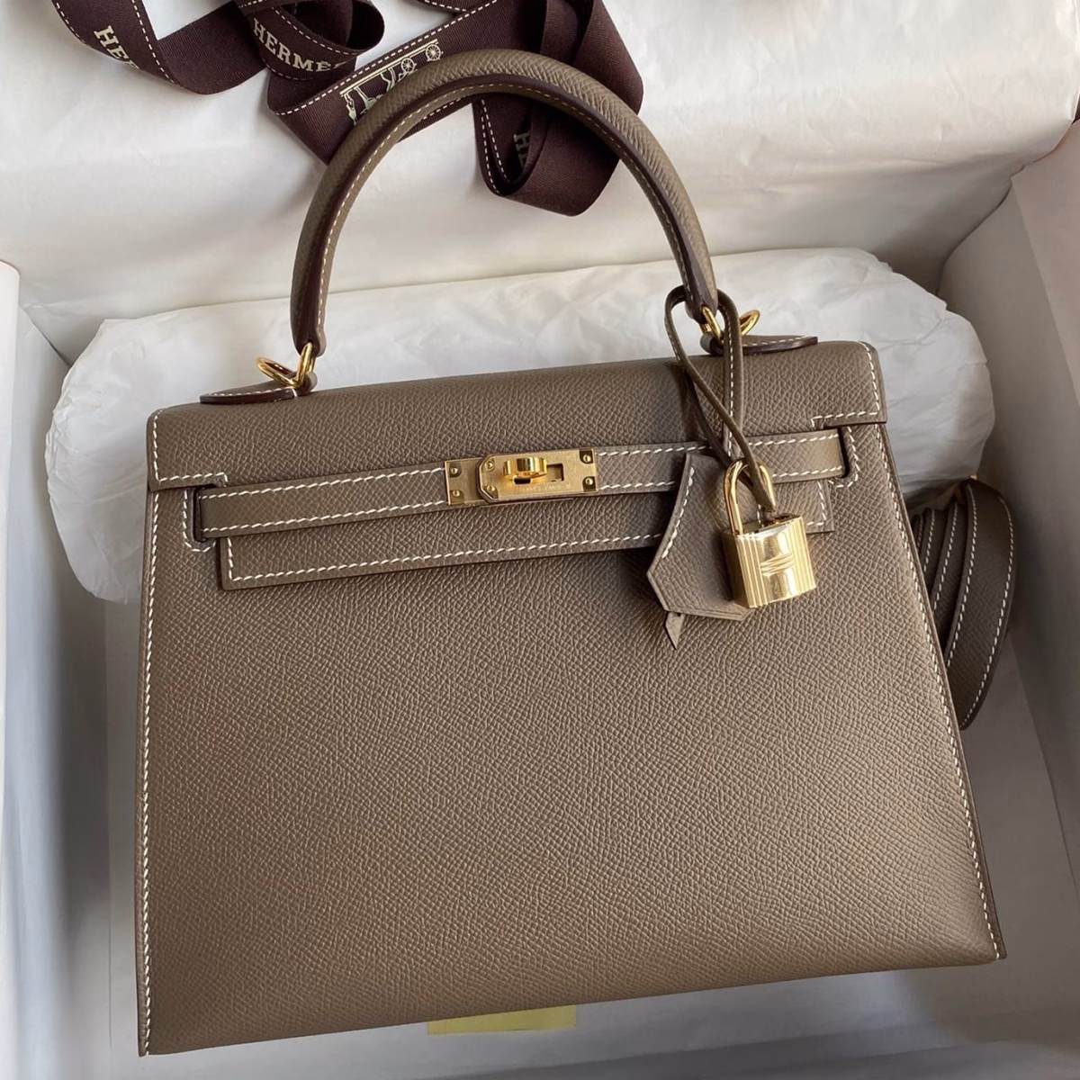 Hermes Kelly Sellier 25 Handmade Bag In Taupe Epsom Calfskin - Image 1
