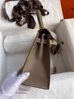 Hermes Kelly Sellier 25 Handmade Bag In Taupe Epsom Calfskin - Image 4