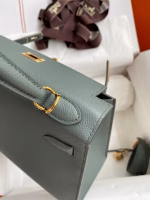 Hermes Kelly Sellier 25 Handmade Bag In Vert Amande Epsom Calfskin - Image 6