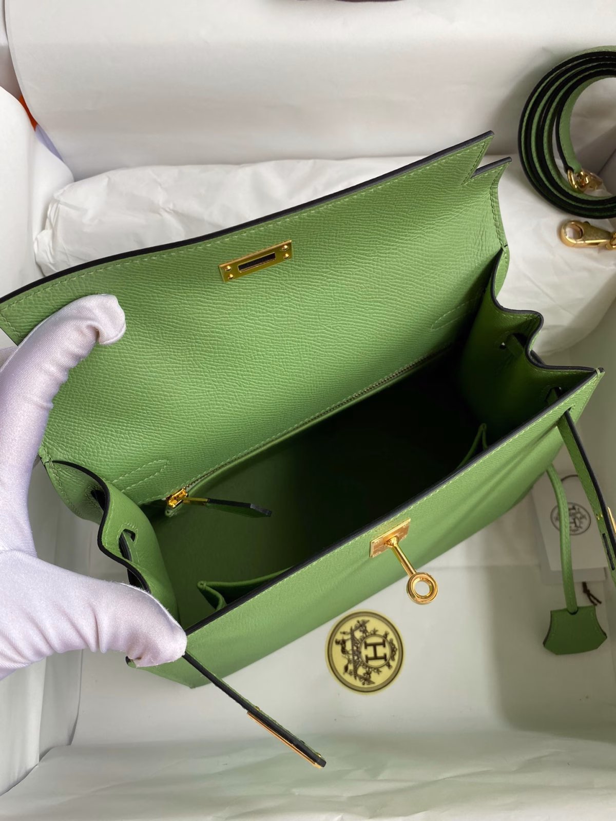 Hermes Kelly Sellier 25 Handmade Bag In Vert Criquet Epsom Calfskin - Image 4