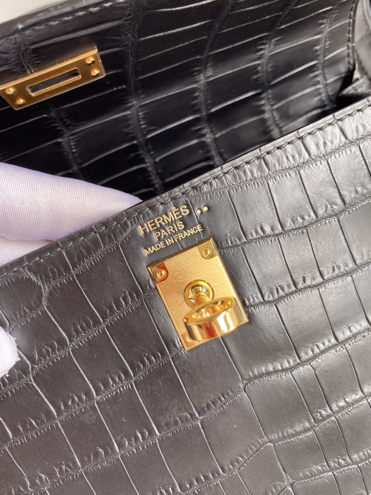 Hermes Kelly Sellier 25 Handmade Bag In Black Crocodile Niloticus Matte Skin - Image 3