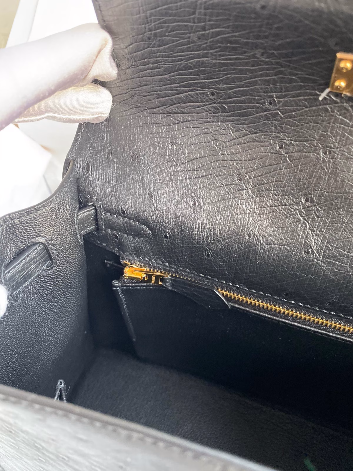 Hermes Kelly Sellier 25 Handmade Bag In Black Ostrich Leather - Image 8