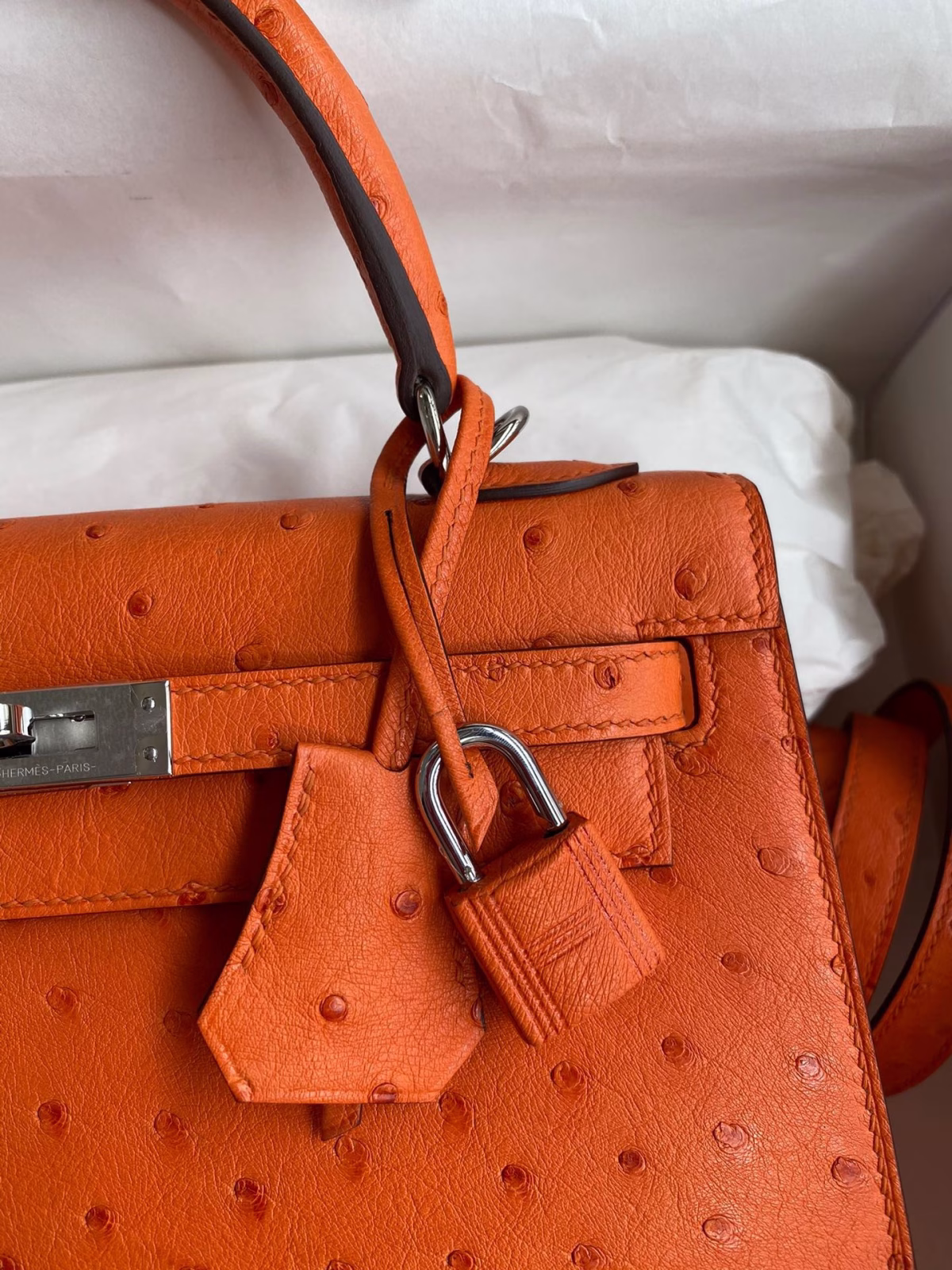 Hermes Kelly Sellier 25 Handmade Bag In Orange Ostrich Leather - Image 2