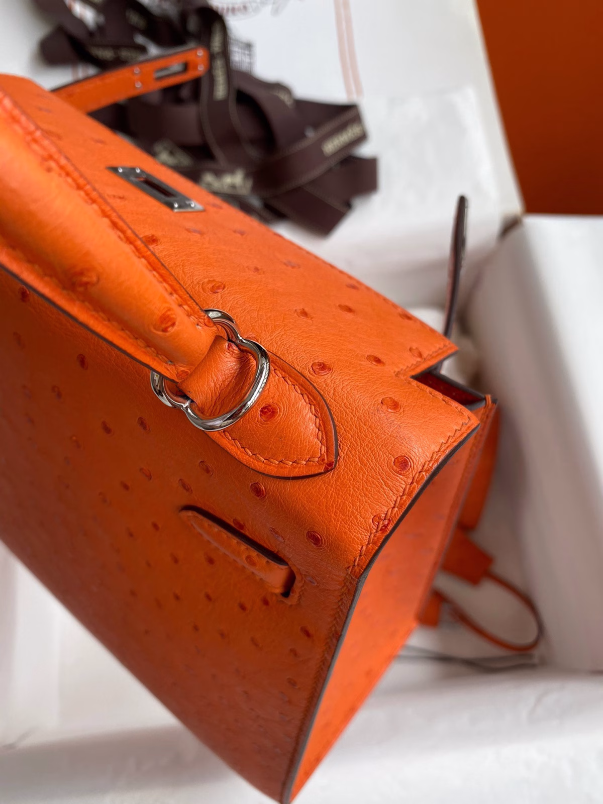 Hermes Kelly Sellier 25 Handmade Bag In Orange Ostrich Leather - Image 6