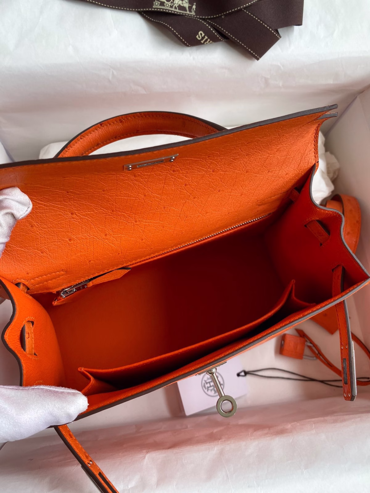 Hermes Kelly Sellier 25 Handmade Bag In Orange Ostrich Leather - Image 9