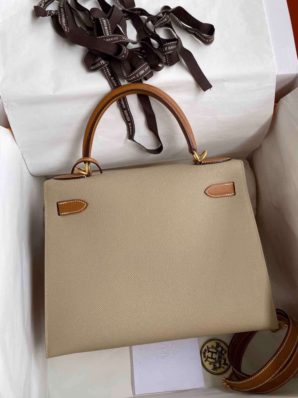 Hermes Kelly Sellier 28 Bicolor Bag in Trench and Gold Epsom Calfskin - Image 6