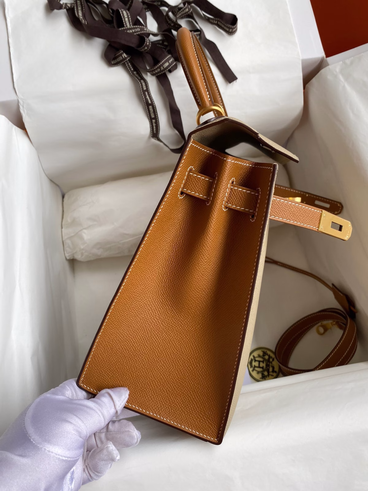 Hermes Kelly Sellier 28 Bicolor Bag in Trench and Gold Epsom Calfskin - Image 3