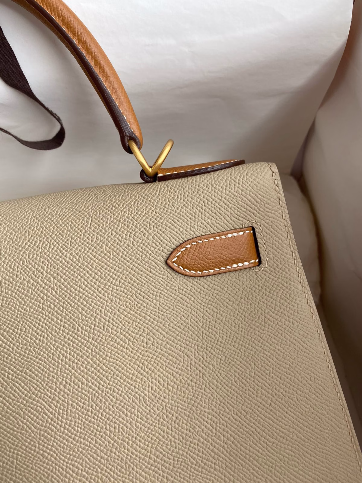 Hermes Kelly Sellier 28 Bicolor Bag in Trench and Gold Epsom Calfskin - Image 7