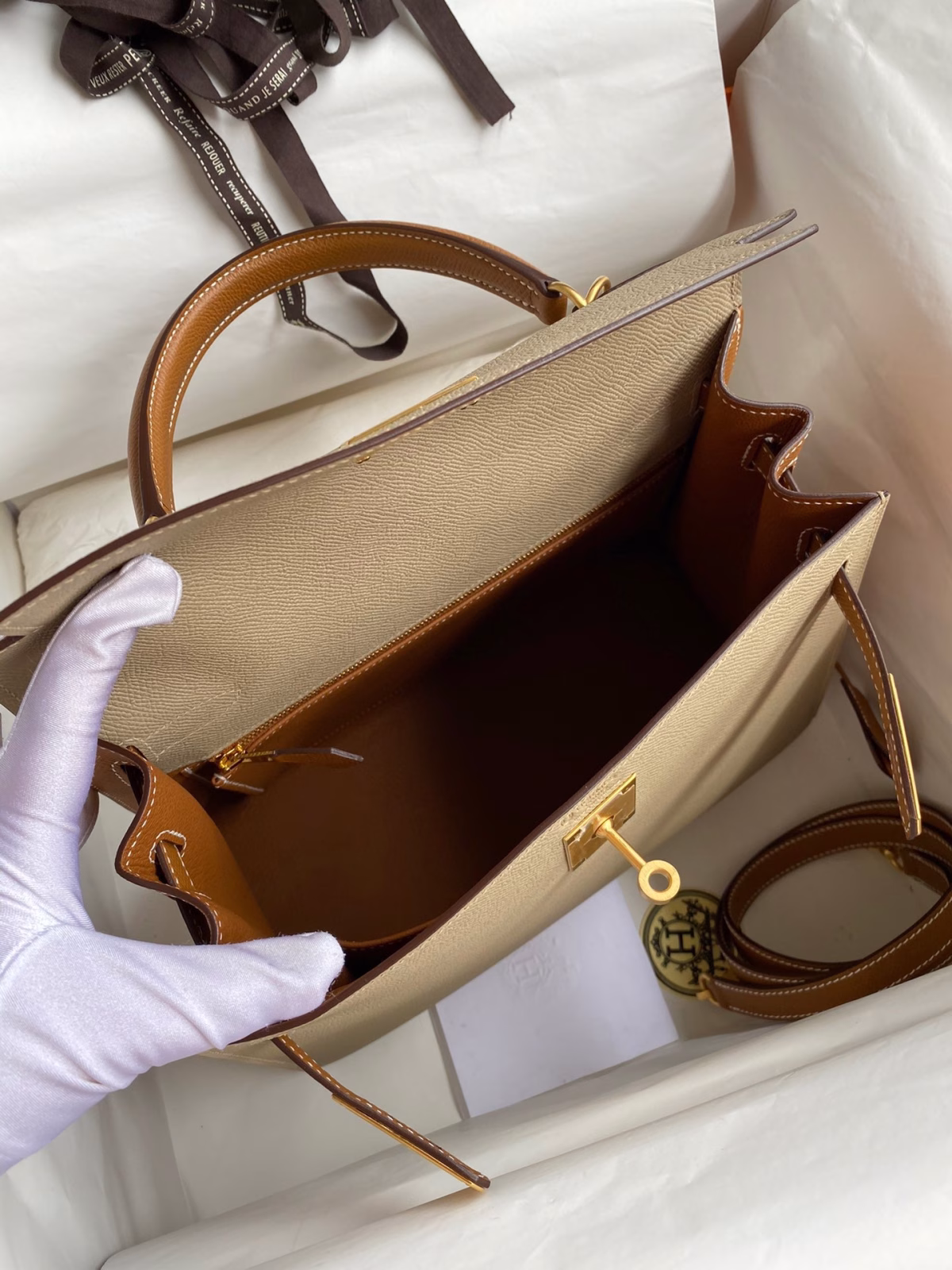 Hermes Kelly Sellier 28 Bicolor Bag in Trench and Gold Epsom Calfskin - Image 9