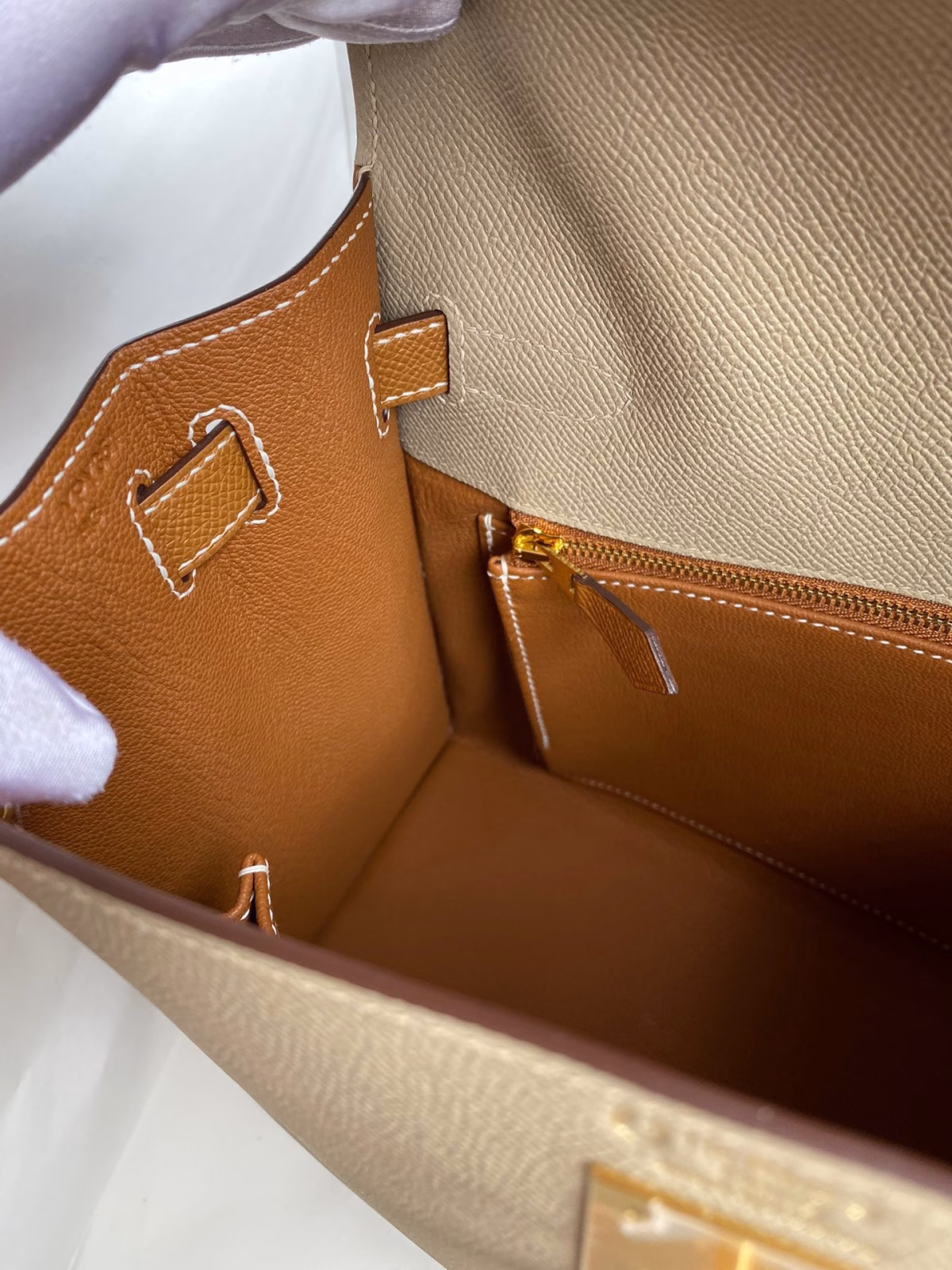 Hermes Kelly Sellier 28 Bicolor Bag in Trench and Gold Epsom Calfskin - Image 5