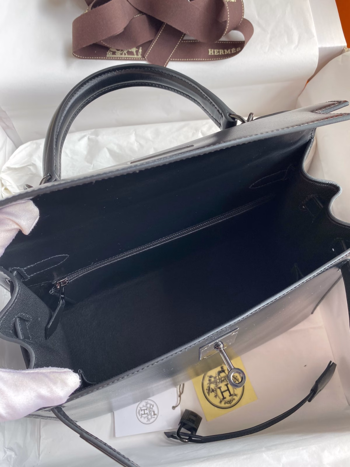 Hermes Kelly Sellier 28 Handmade Bag In Black Box Calfskin - Image 4