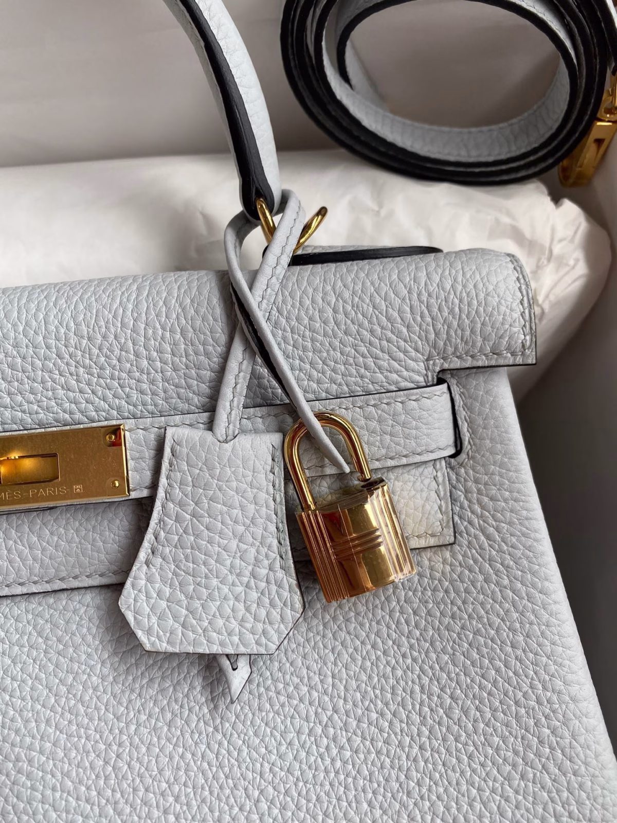 Hermes Kelly Retourne 28 Handmade Bag In Blue Glacier Clemence Leather - Image 7
