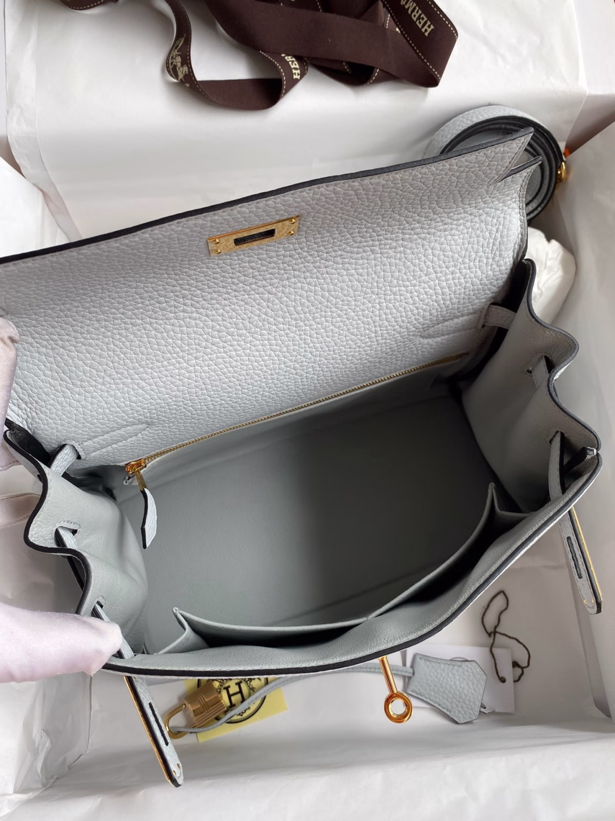 Hermes Kelly Retourne 28 Handmade Bag In Blue Glacier Clemence Leather - Image 4