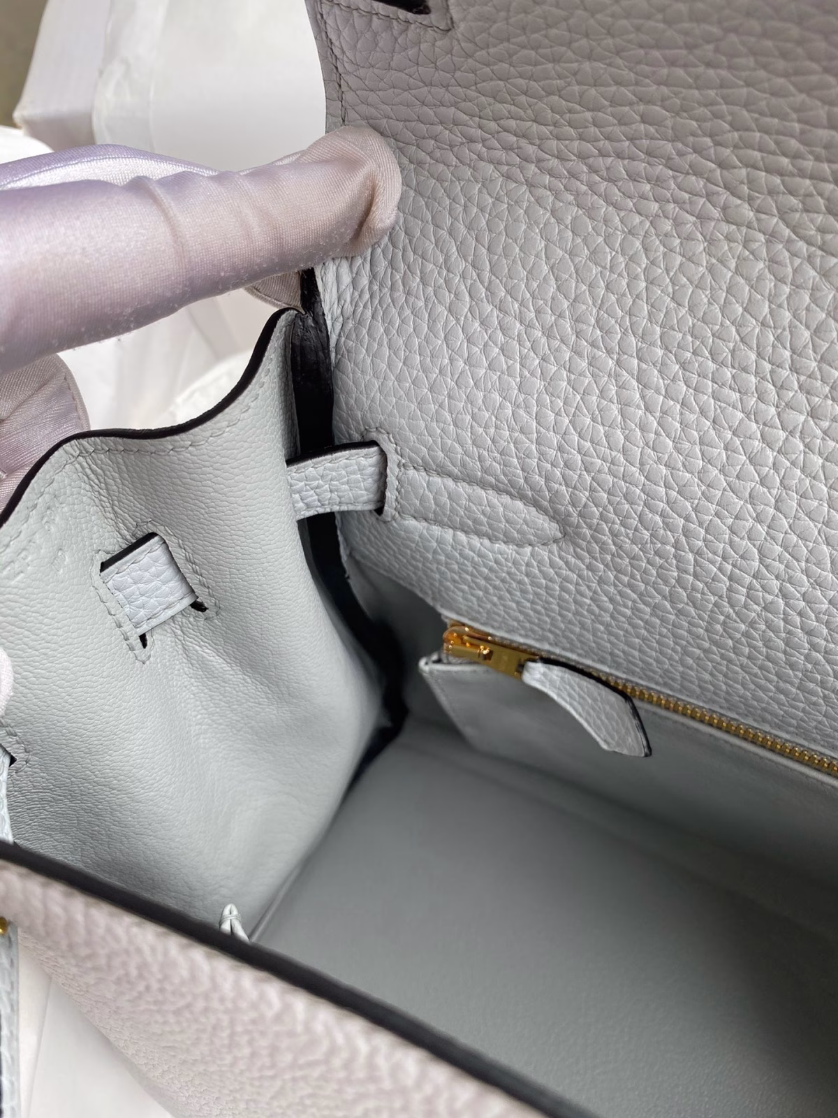 Hermes Kelly Retourne 28 Handmade Bag In Blue Glacier Clemence Leather - Image 5