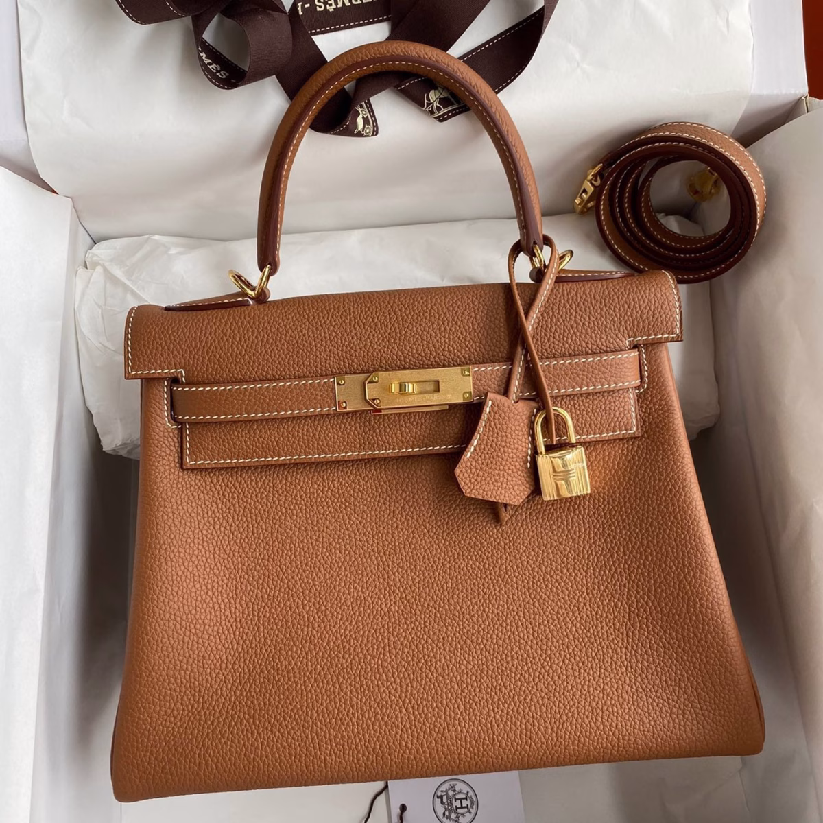 Hermes Kelly Retourne 28 Handmade Bag In Gold Clemence Leather - Image 1