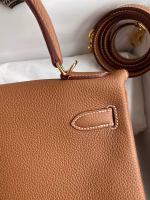 Hermes Kelly Retourne 28 Handmade Bag In Gold Clemence Leather - Image 8
