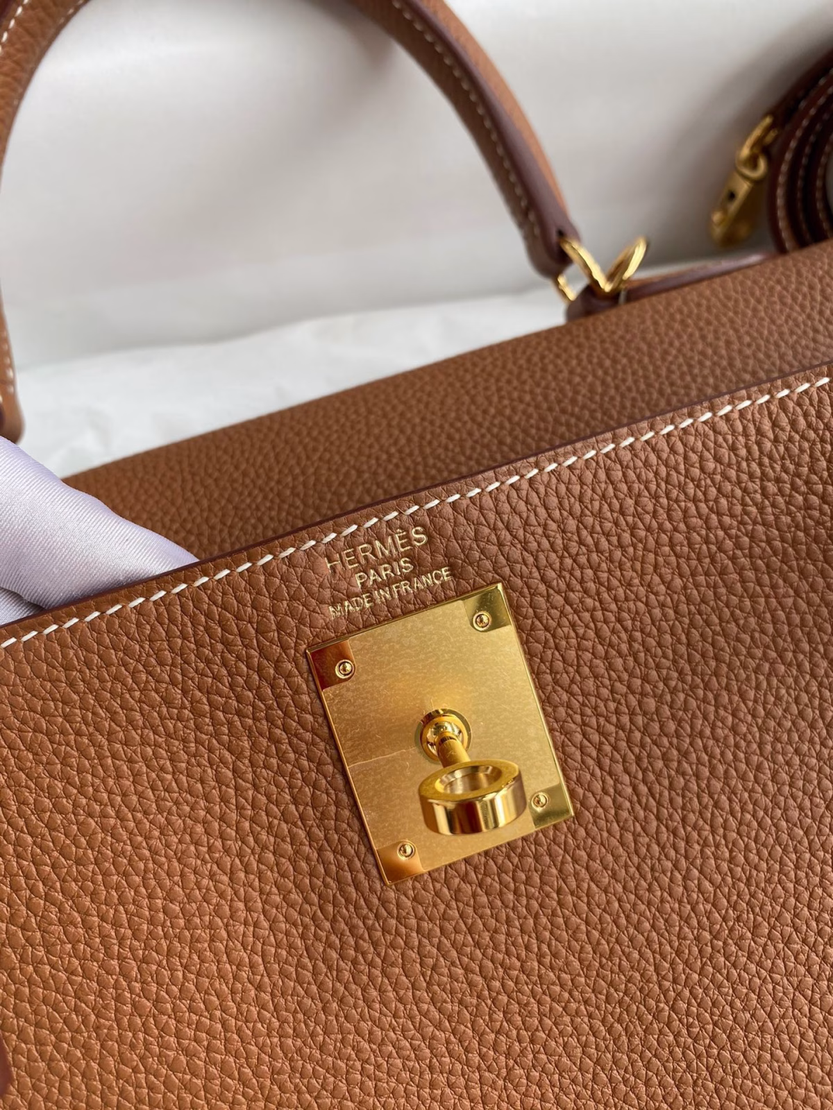 Hermes Kelly Retourne 28 Handmade Bag In Gold Clemence Leather - Image 3