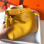 Hermes Kelly Retourne 28 Handmade Bag In Jaune Ambre Clemence Leather - Image 5