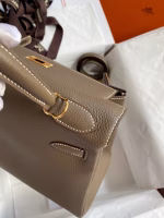 Hermes Kelly Retourne 28 Handmade Bag In Taupe Clemence Leather - Image 6