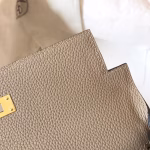 Hermes Kelly Retourne 28 Handmade Bag In Tourterelle Clemence Leather - Image 2