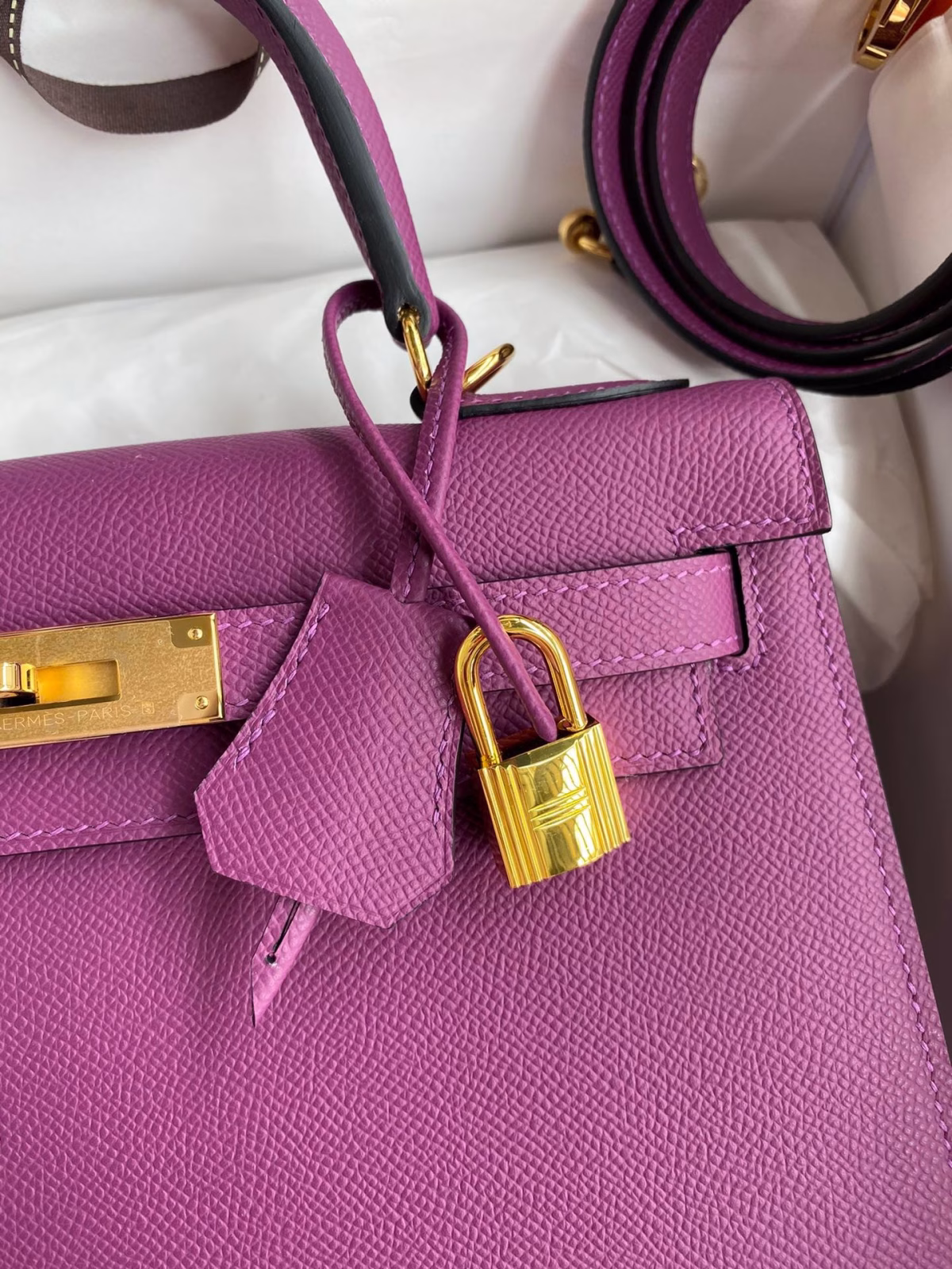 Hermes Kelly Sellier 28 Handmade Bag In Anemone Epsom Calfskin - Image 9