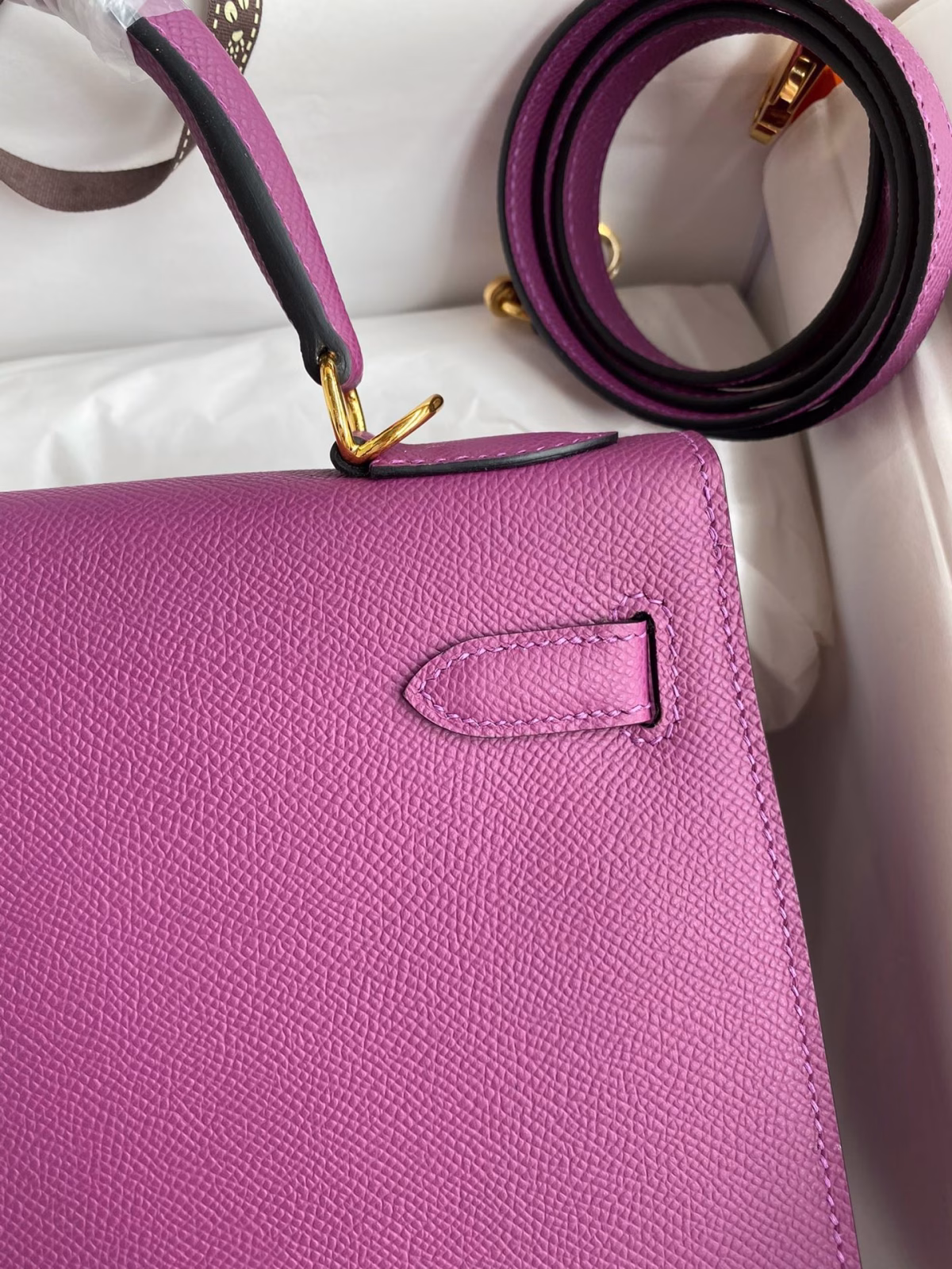 Hermes Kelly Sellier 28 Handmade Bag In Anemone Epsom Calfskin - Image 4