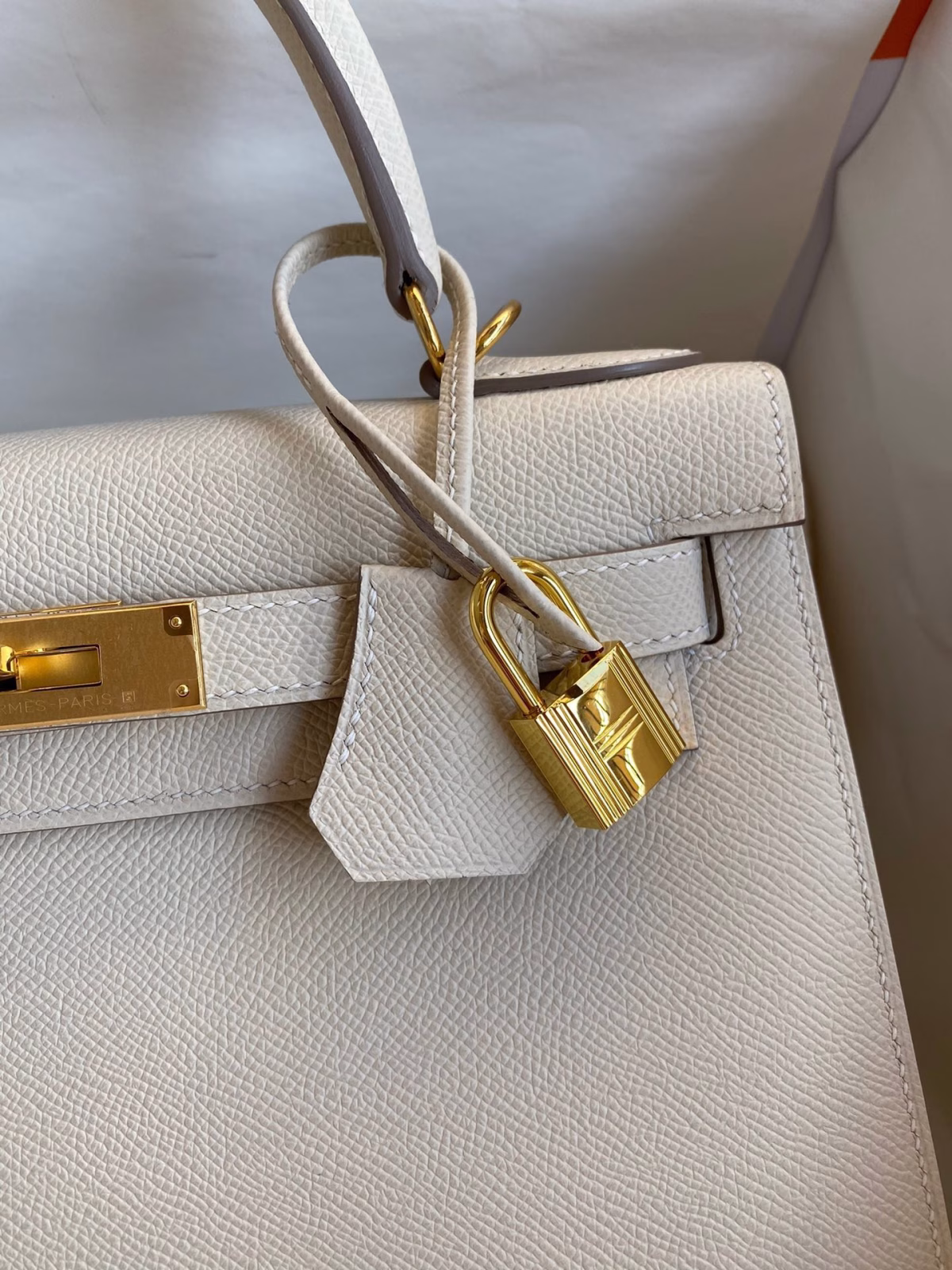 Hermes Kelly Sellier 28 Handmade Bag In Craie Epsom Calfskin - Image 6