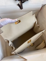 Hermes Kelly Sellier 28 Handmade Bag In Craie Epsom Calfskin - Image 4