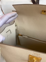 Hermes Kelly Sellier 28 Handmade Bag In Craie Epsom Calfskin - Image 9
